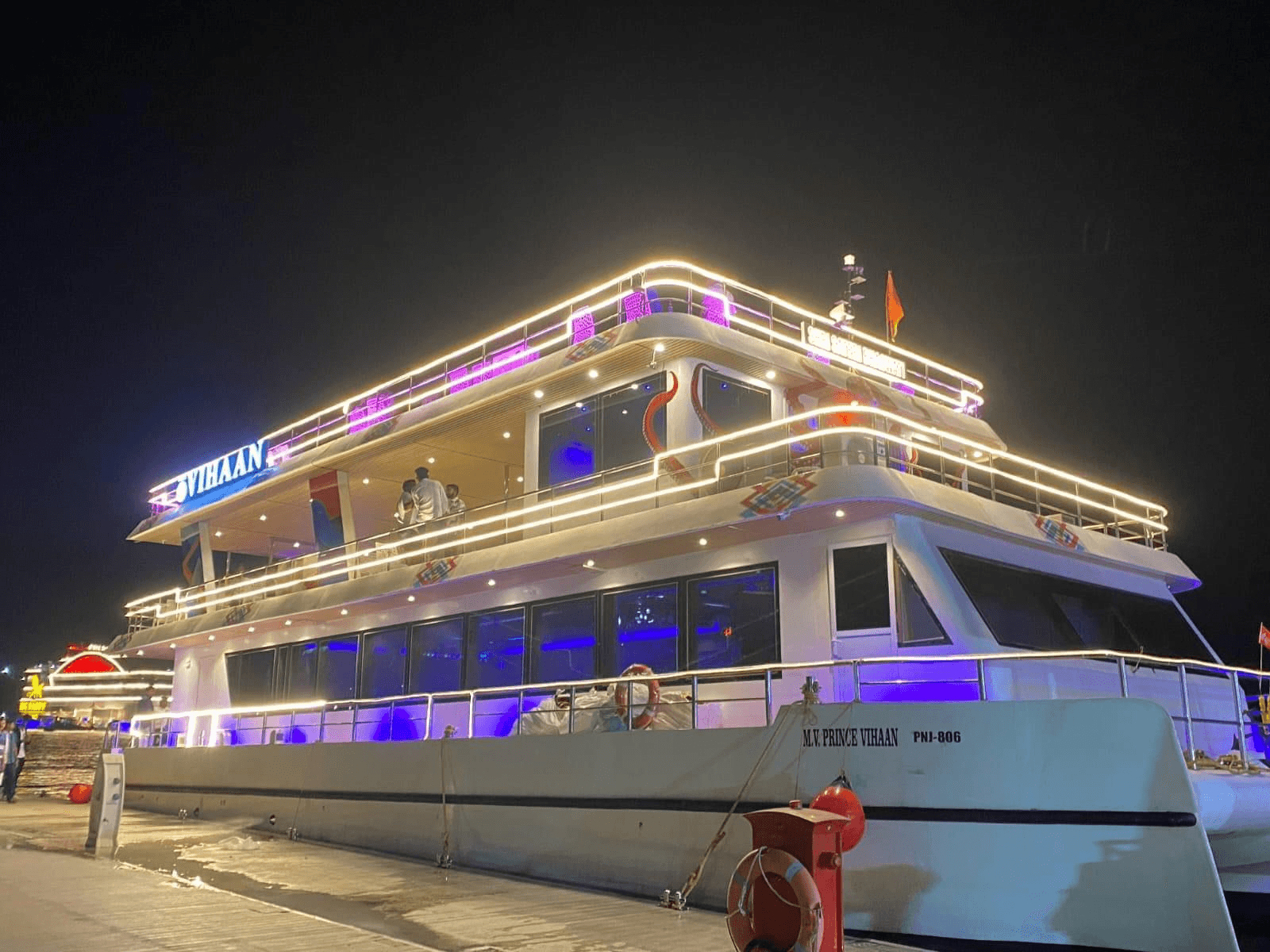 Unlimited buffet spread on the dinner cruise
